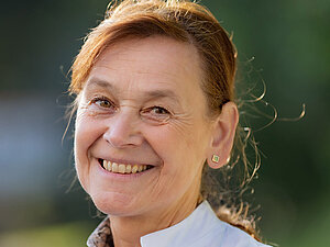 Portrait Frau Prof Petra Thürmann / Heliosklinikum am 21.09.21 in Wuppertal. Foto Jakob Studnar