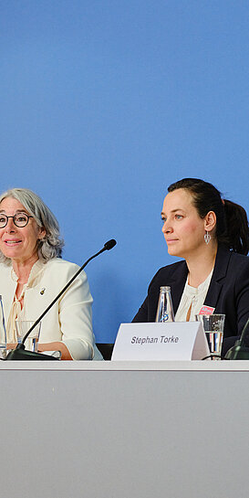 Pk zum Start der Initiative „Gegen Zukunftsklau“ Fotograf: André Wagenzik