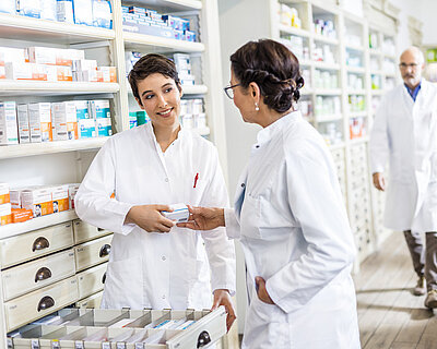 Apotheker*innen in einer öffentlichen Apotheke